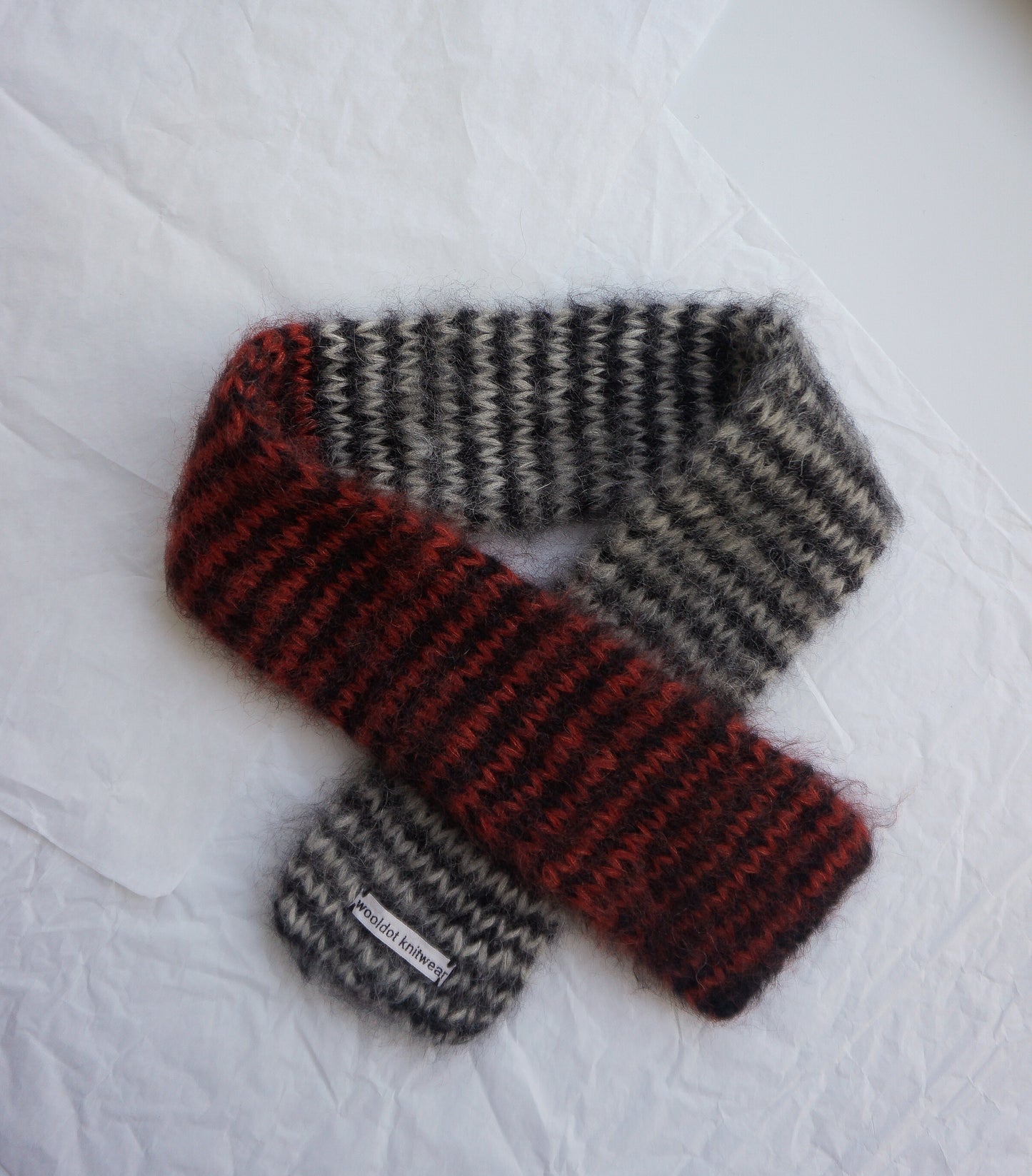 LEO scarf brown black white