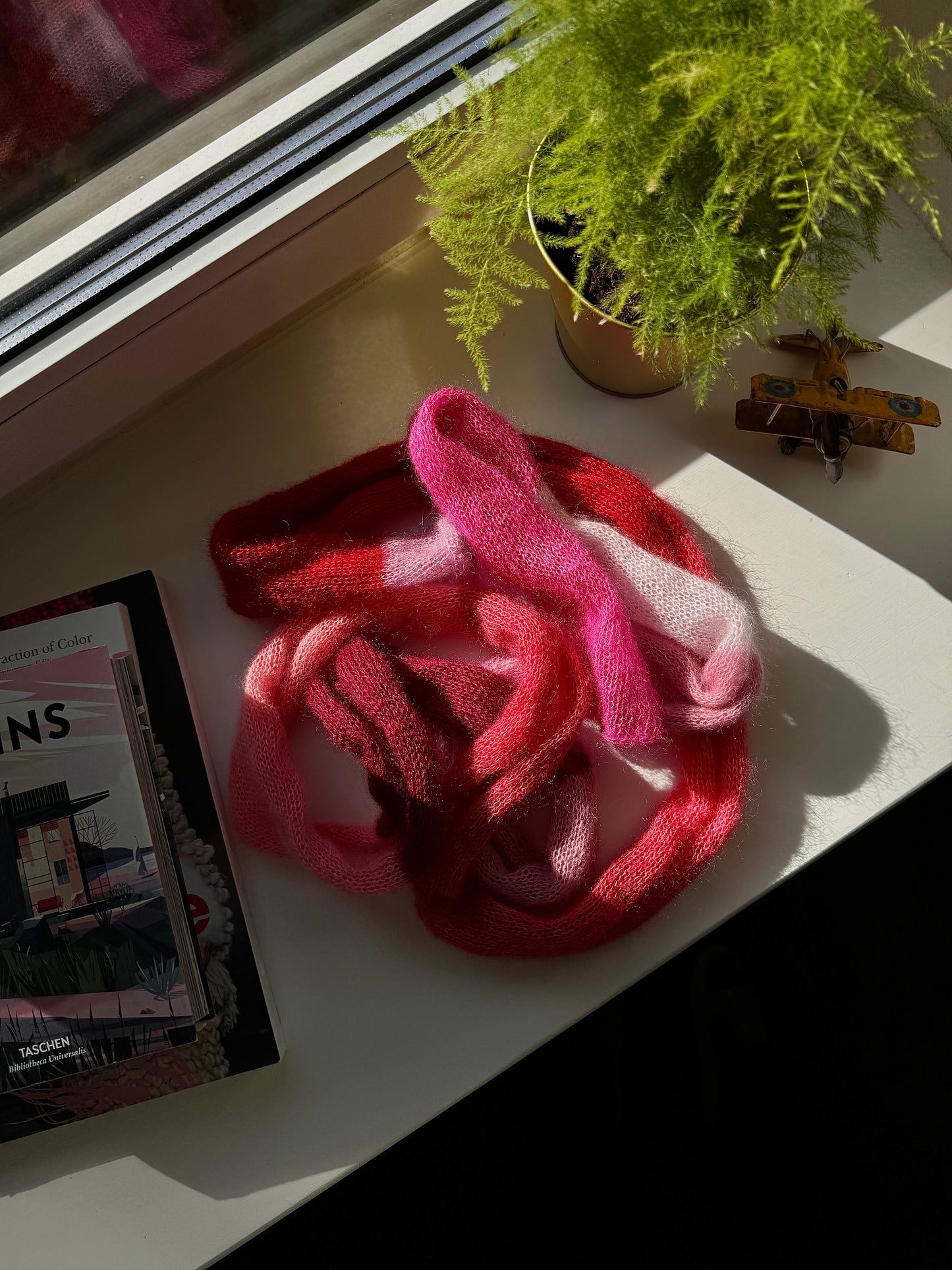 Skinny mohair scarf in pink shades