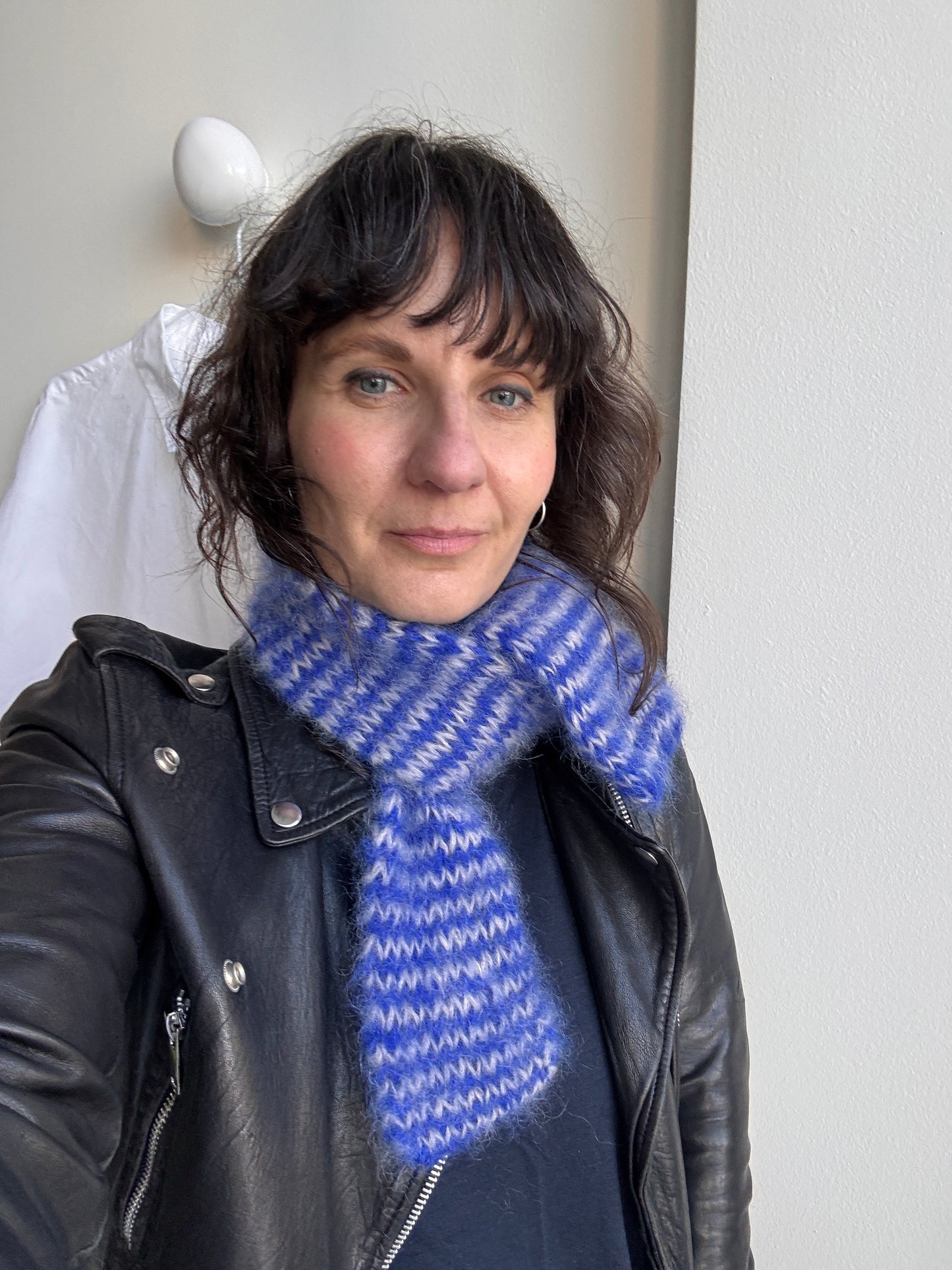 LEO scarf blue white stripes