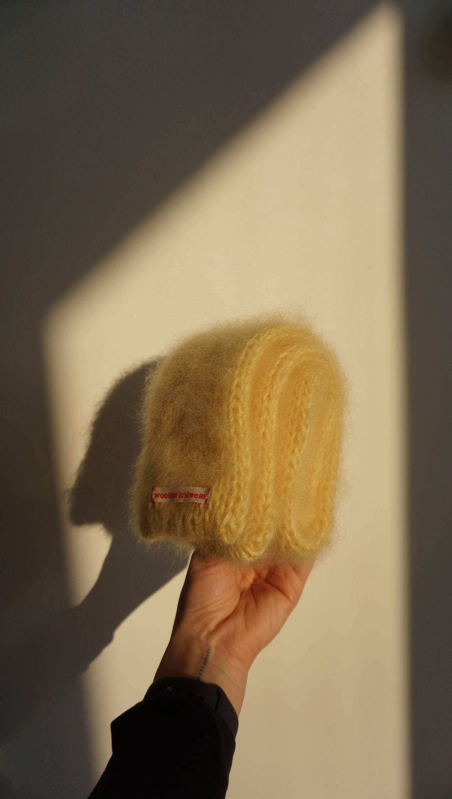 LEO scarf light yellow