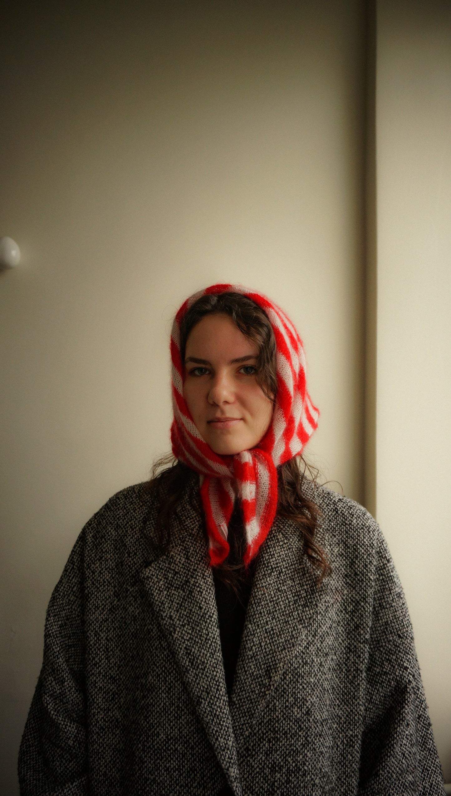 Head scarf red light marzipan