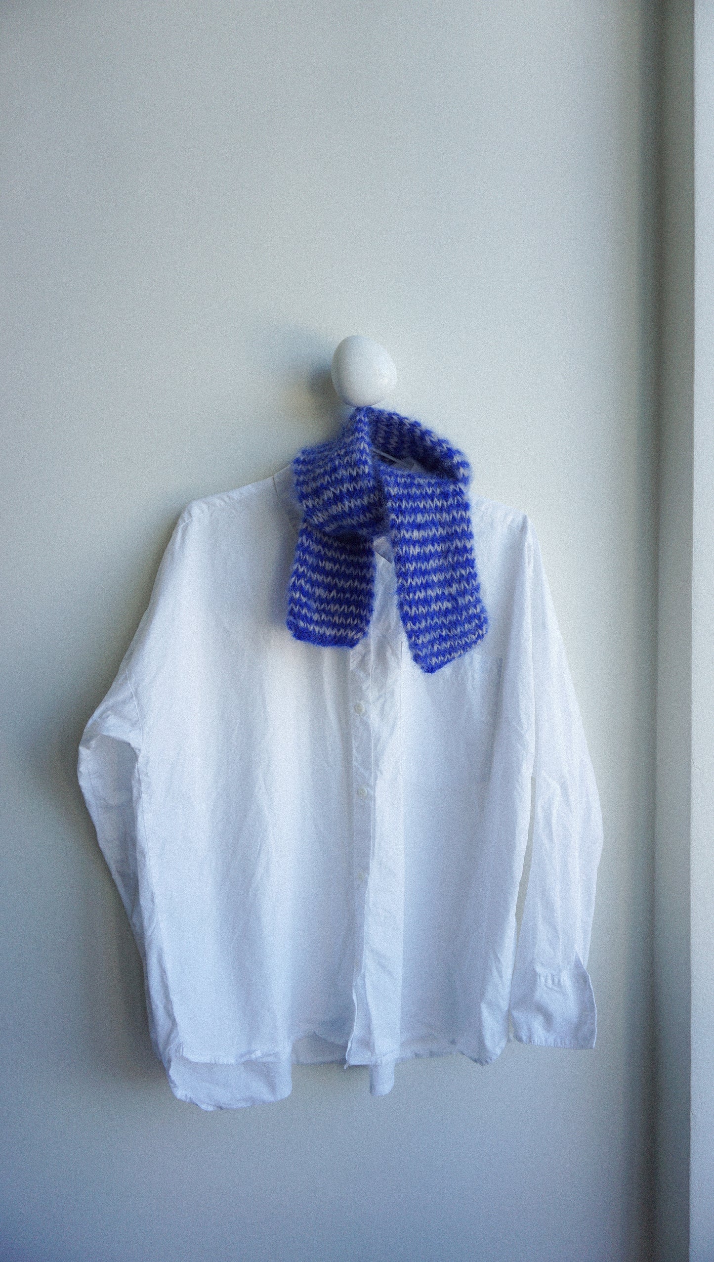 LEO scarf blue white stripes