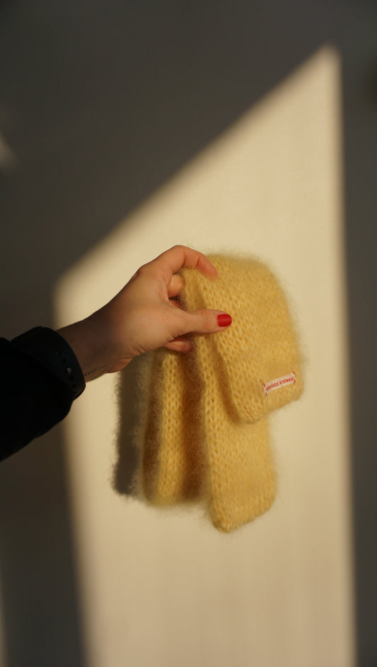 LEO scarf light yellow