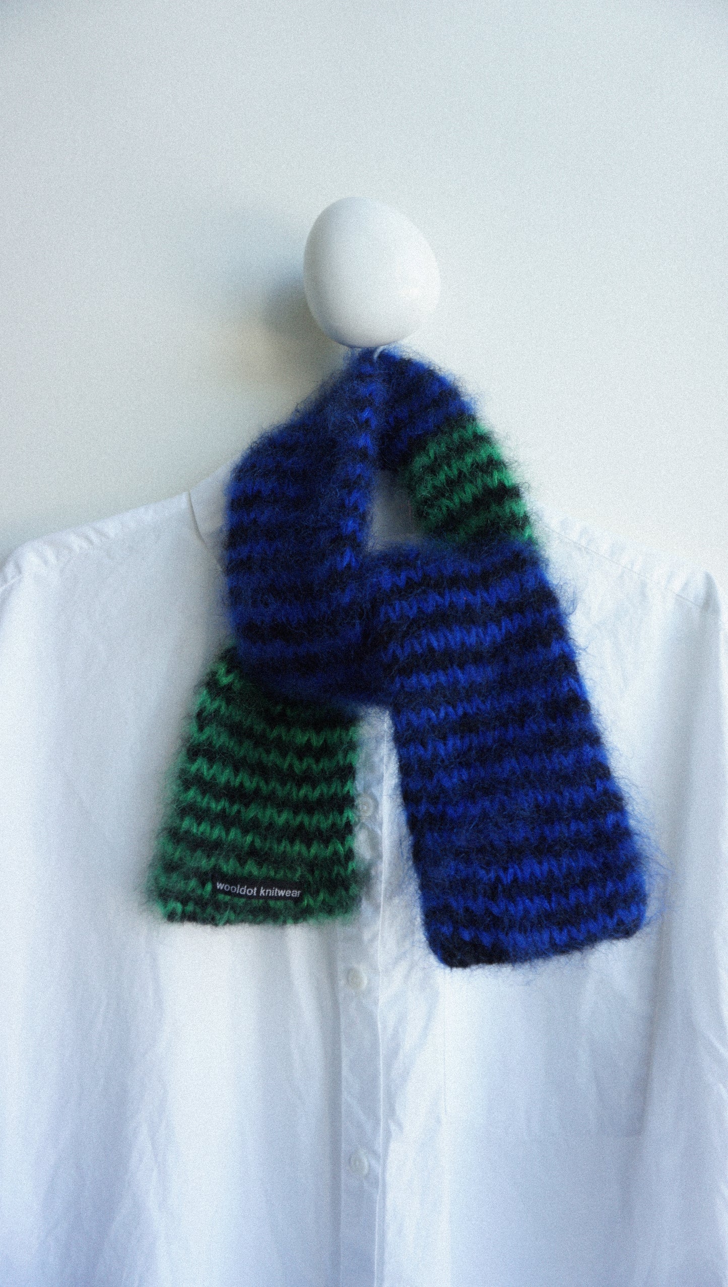 LEO scarf black green blue