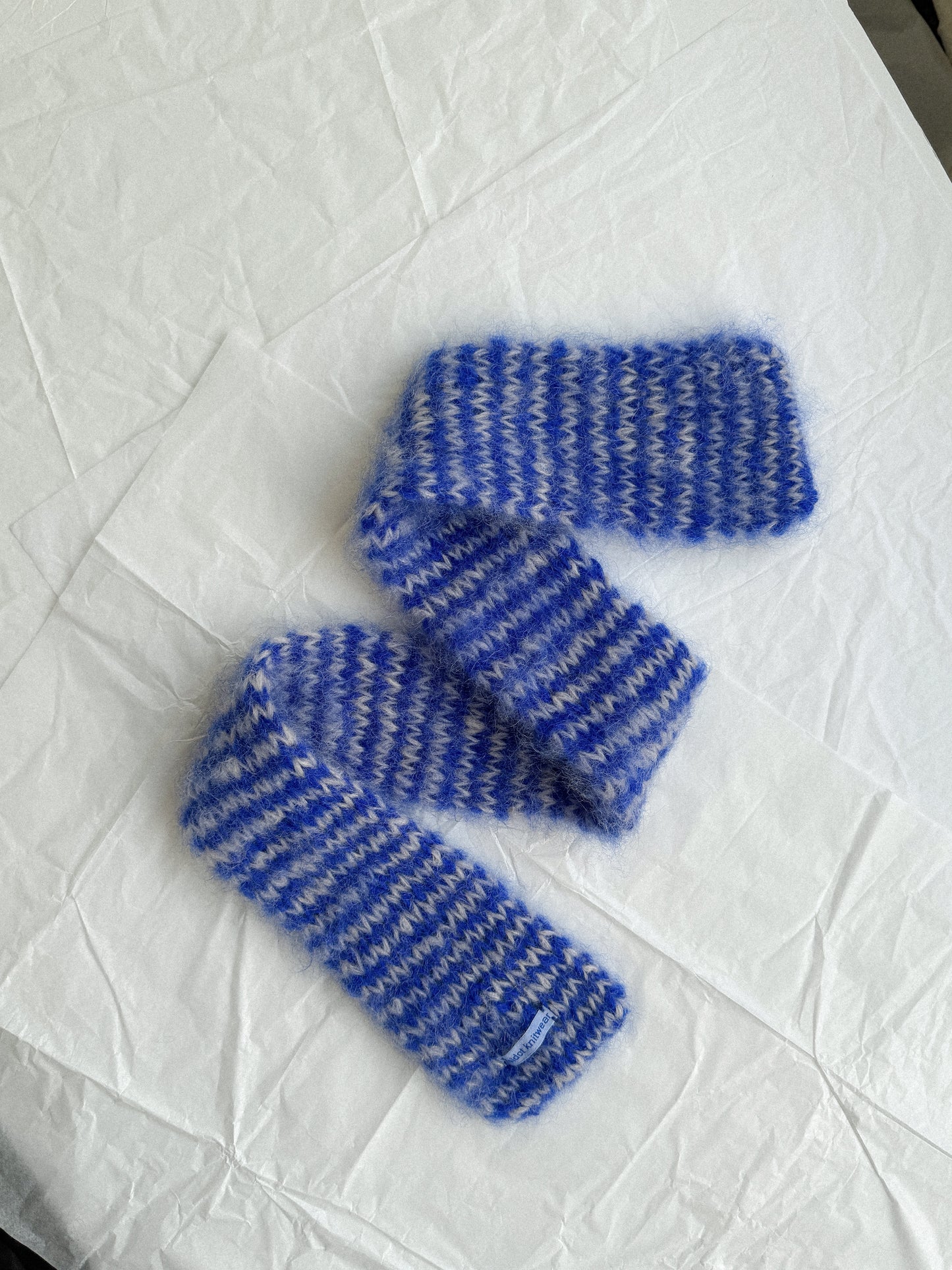 LEO scarf blue white stripes