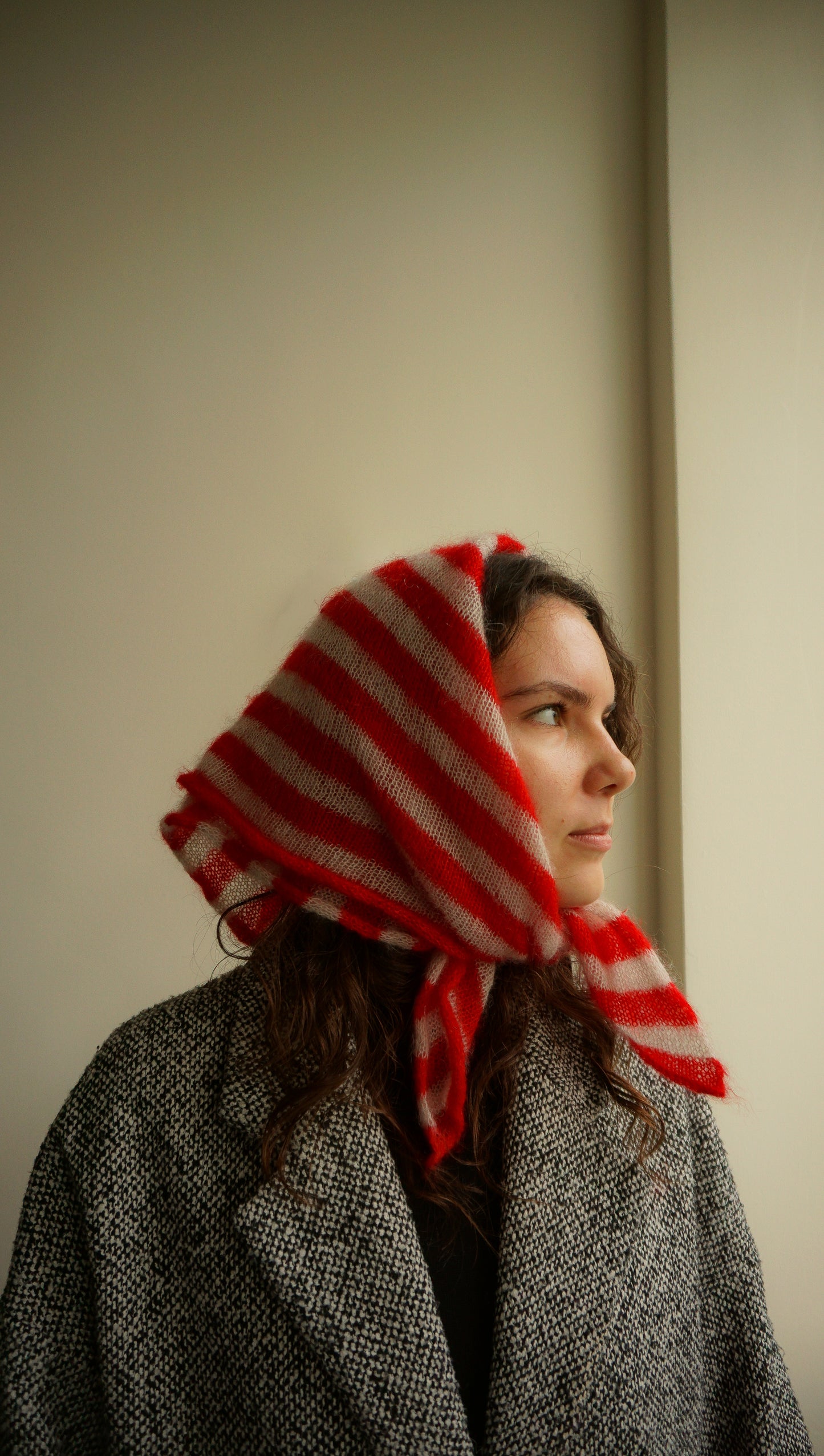 Head scarf red light marzipan